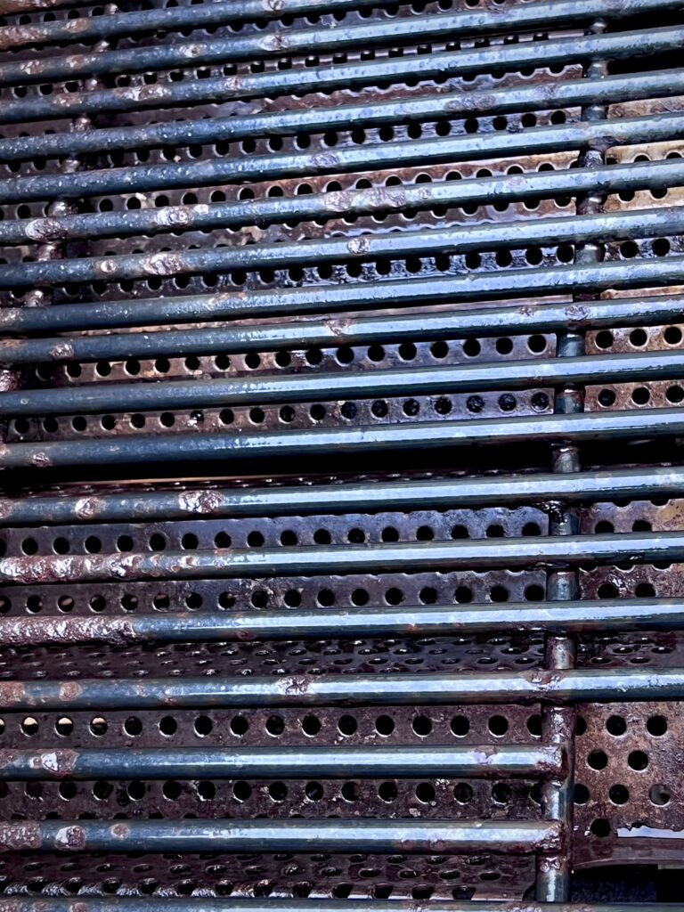 A grill grate has been scrubbed! Most of the rust was able to come off. 