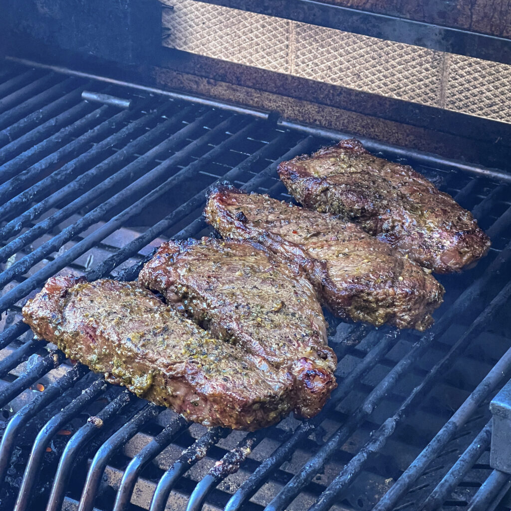 4 steaks are on the grilling smoking.